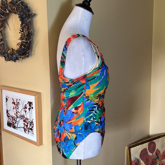 MIRACLESUIT Size LARGE Underwire Slimming Vibrant Florals Gathers $138 - Picture 3 of 16
